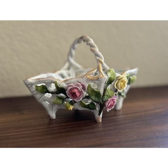VINTAGE SCHIERHOLZ DRESDEN DIAMOND SHAPED PORCELAIN BASKET WITH APPLIED ROSES - Picture 6 of 16